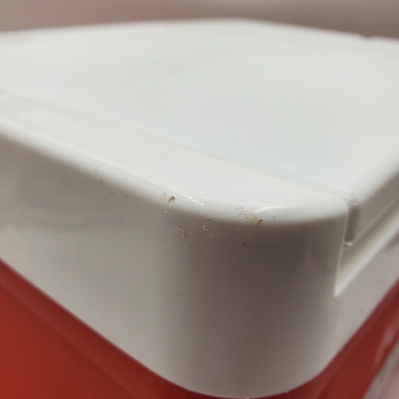 RED IGLOO  COOLER 9 QUARTS 8 LITERS 13 CANS 2020 Made In The USA - Picture 5 of 11